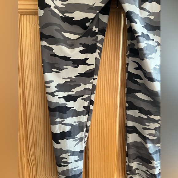 Zyia Gray and Black Came Pants with Drawstring and Pockets Size Medium - Picture 3 of 11